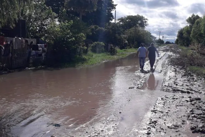 Fieles se reúnen para orar por damnificados de lluvias en Argentina