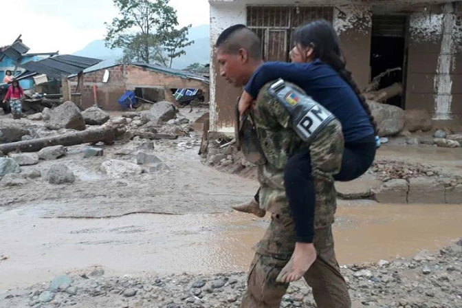 Obispos rezan por víctimas de avalancha en Colombia