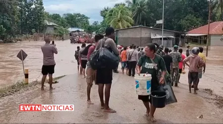 Sacerdotes y religiosas ayudan a damnificados de las inundaciones en Timor Oriental