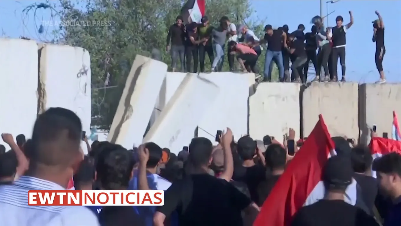 Protestas en el muro de la "zona verde" de Irak. Crédito: EWTN Noticias?w=200&h=150
