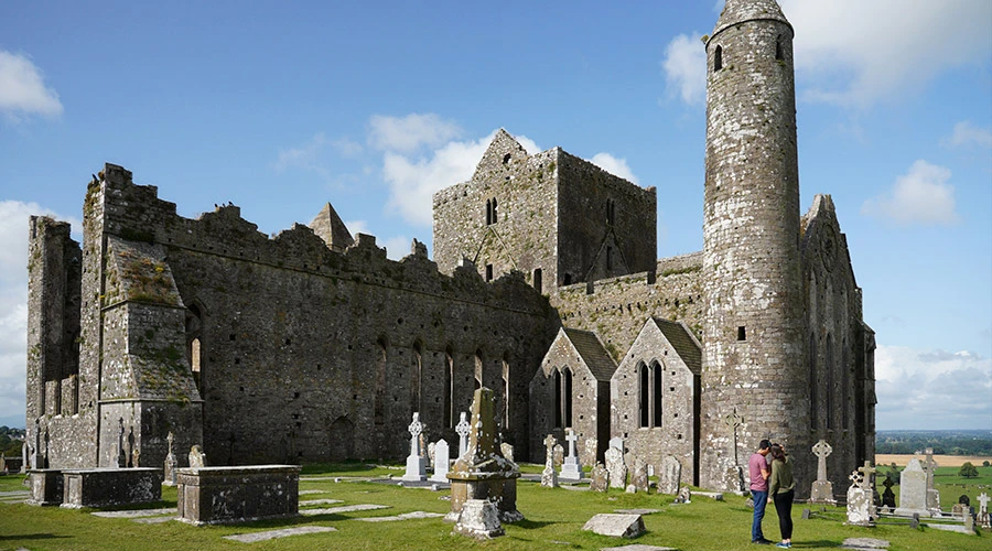 Roca de Cashel (Irlanda) / Crédito: Ingo Doerrie - Unsplash?w=200&h=150