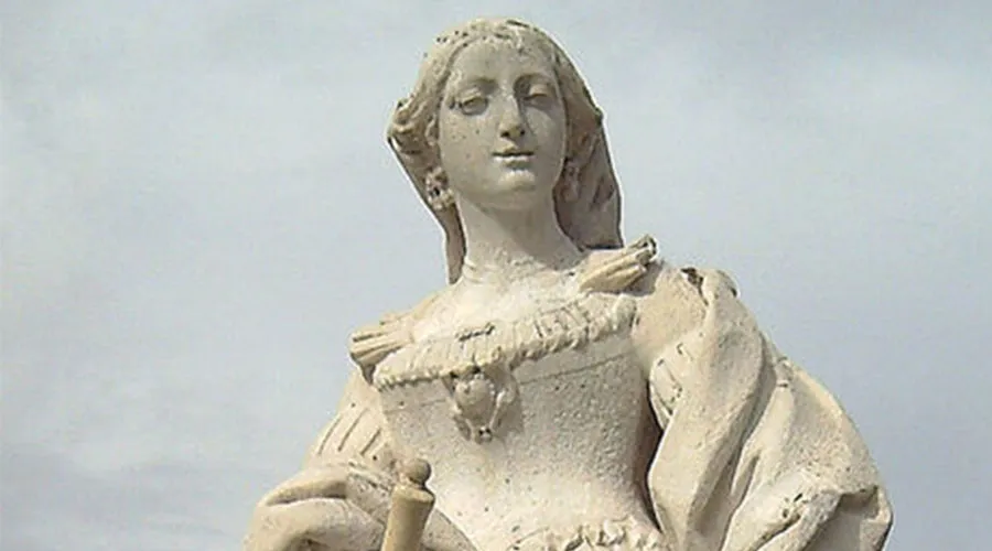 Estatua de Isabel I de Castilla en los Jardines de Sabatini de Madrid (España). Foto: Wikipedia.
