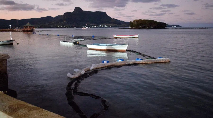 Medidas de contención frente al derrame de petróleo en Isla Mauricio (2020) / Crédito: Historic Mauritius (CC BY-NC-ND 2.0)?w=200&h=150