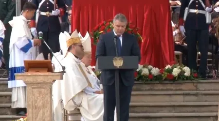 Presidente de Colombia cuestiona que lo ataquen por expresar su devoción a la Virgen