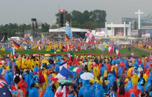 Los ju00f3venes en la Misa inaugural de la JMJ Cracovia 2016. Foto: Maru00eda Ximena Rondu00f3n (ACI Prensa) 