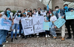 Miembros de JUVI reunidos en Ciudad de Mu00e9xico para la marcha provida del 3 de octubre. Cru00e9dito: David Ramos / ACI Prensa. 