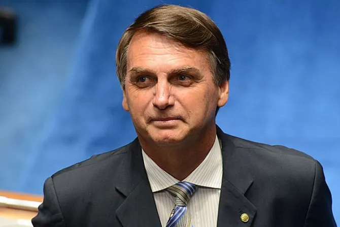 Bolsonaro desmiente retiro de pinturas católicas del palacio presidencial de Brasil