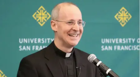 El polémico jesuita James Martin asegura que hay “mucha homofobia” en la Iglesia