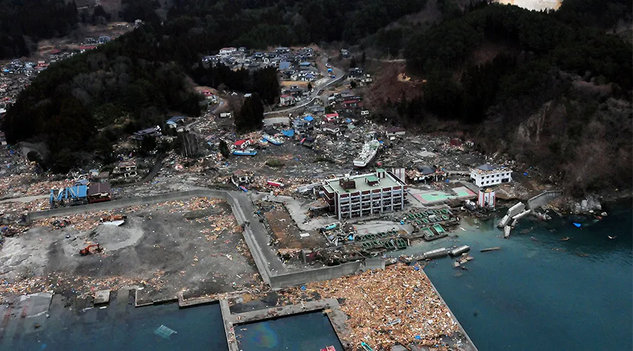 Vista aérea Otsuchi, Japón, después del terremoto de magnitud 9.0 y un posterior tsunami / Crédito: Marina de los Estados Unidos