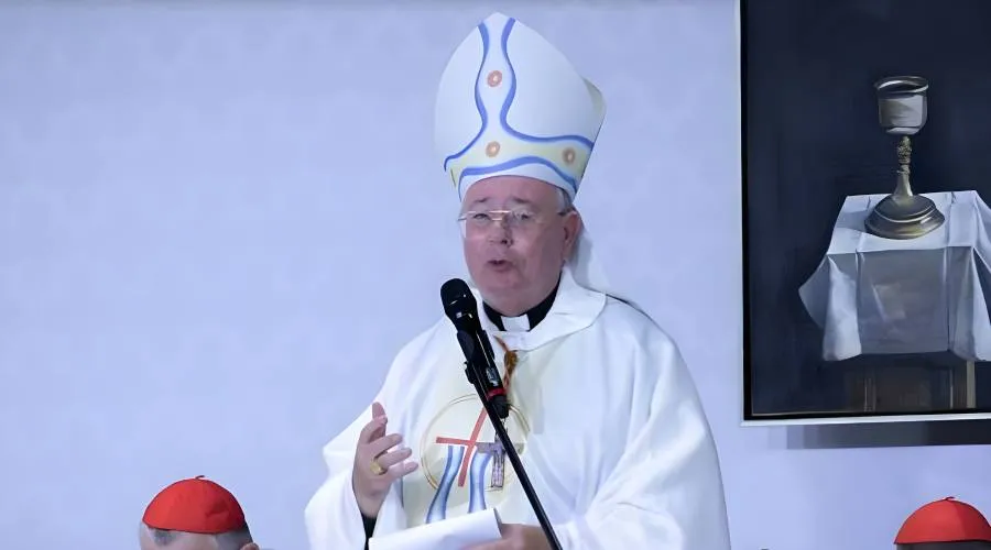 Cardenal jesuita admite grave riesgo de cisma si se aprueban viri probati y diaconisas