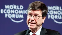 Jeffrey Sachs. Crédito: World Economic Forum (www.weforum.org) Foto de Sikarin Thanachaiary CC BY-SA 2.0