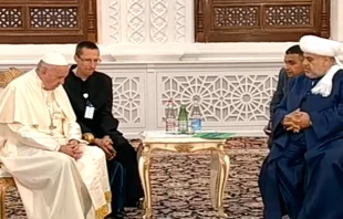 Papa Francisco y jeque musulmu00e1n del Cu00e1ucaso. Captura Youtube 