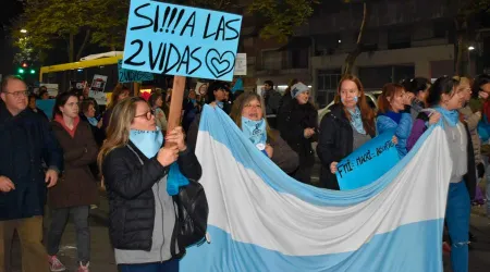Argentina: Providas rezan alrededor de residencia Macri para frenar proyecto de aborto