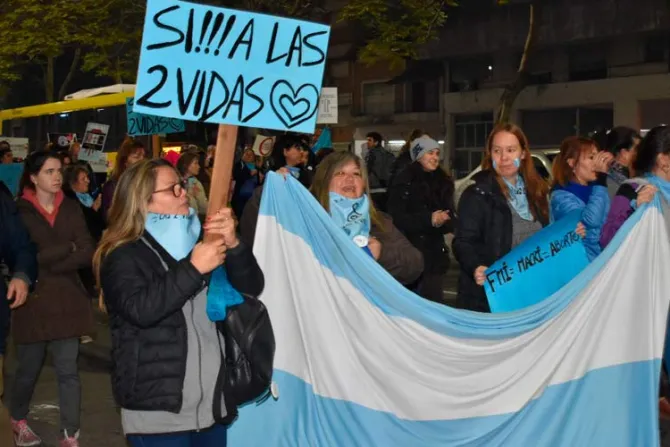 Argentina: Providas rezan alrededor de residencia Macri para frenar proyecto de aborto