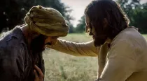 Jesús cura a un leproso en un episodio de The Chosen. Crédito: The Chosen.