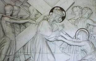 Jesu00fas cargando la cruz. Cru00e9ditos: Lawrence OP (CC BY-NC-ND 2.0) 