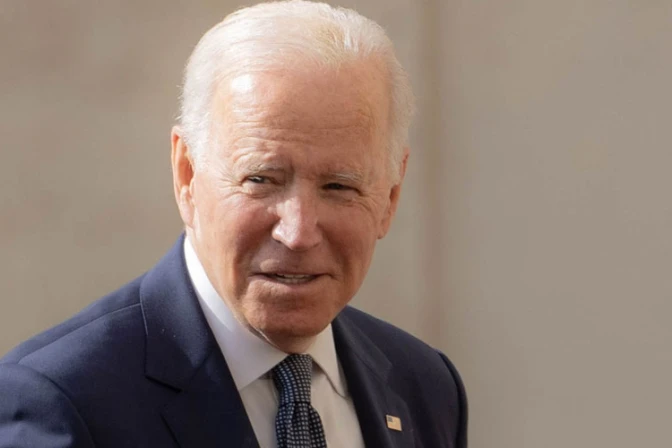 Biden dice que el Papa lo autorizó a seguir comulgando y que no hablaron del aborto