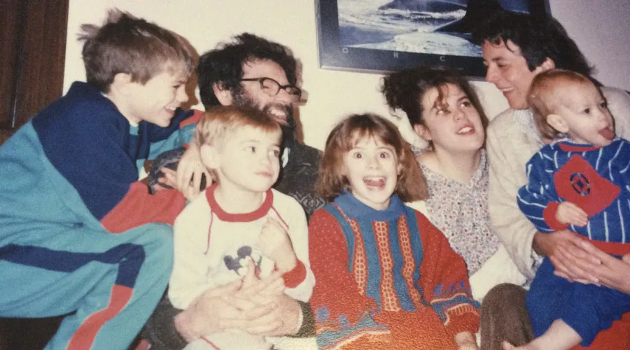 John y Marilyn Hull en 1990 con sus hijos. Cortesía: Marilyn Hull?w=200&h=150