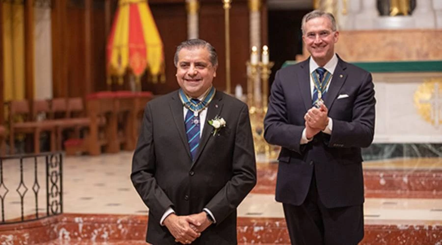 Jorge Carlos Estrada Avilés y Patrick Kelly en la Catedral de San Agustín, el 11 de febrero. Crédito: Scott Smith / Caballeros de Colón.?w=200&h=150