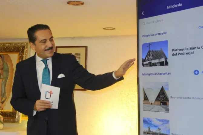 Arquidiócesis de México presenta aplicación móvil “fácil de usar a cualquier edad”