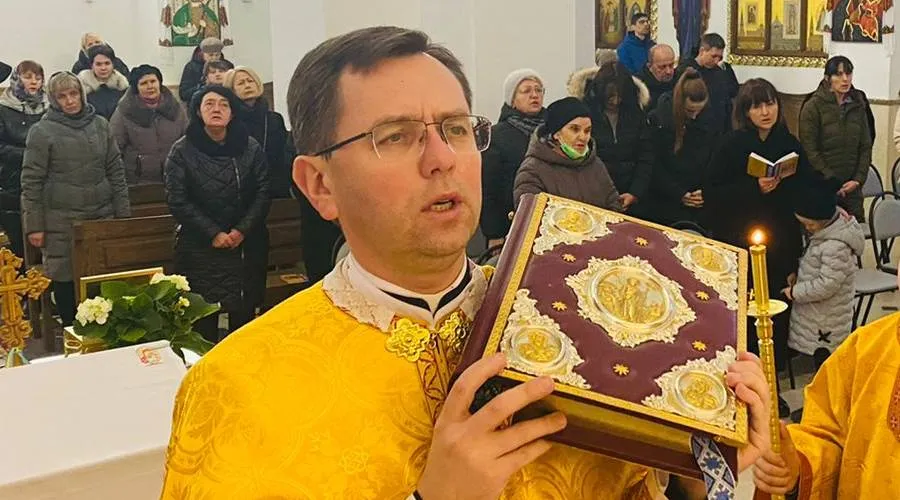 ¡Hacer la guerra es una locura y una cosa diabólica!, exclama sacerdote en Ucrania