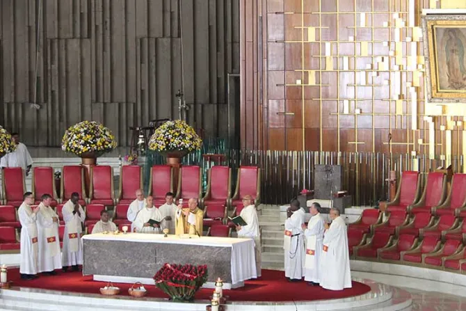 Arzobispo de Los Ángeles pide en Basílica de Guadalupe por niños en el vientre y migrantes