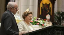 José Antonio y Julia durante la celebración de sus 50 años de matrimonio en la Catedral de la Almudena. Crédito: ArchiMadrid. 