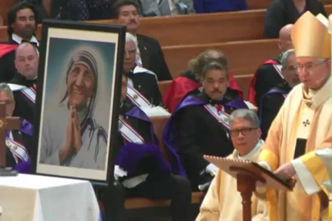 Mons. Gómez: La Madre Teresa nos enseñó a ver el mundo con los ojos de Cristo