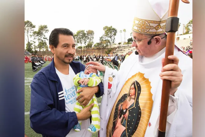 Mons. Gómez: Virgen de Guadalupe nos llama a defender vida de los más vulnerables
