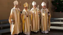 Mons. José Gómez con los tres nuevos obispos auxiliares de Los Ángeles. Foto: Facebook Archbishop Jose Gomez