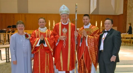 Con esta tradiciu00f3n 2 hermanos sacerdotes quieren abrir la puerta del cielo a su madre