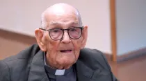 El sacerdote centenario P. José Peiró. Crédito: Alberto Sáiz / AVAN