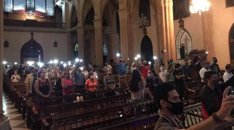 Jóvenes realizan vigilias de oración por la paz y libertad en Cuba