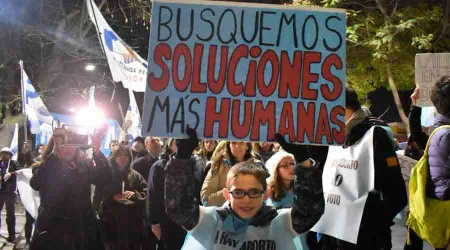 Repudian en Argentina anuncio de Fernández de presentar proyecto para legalizar aborto