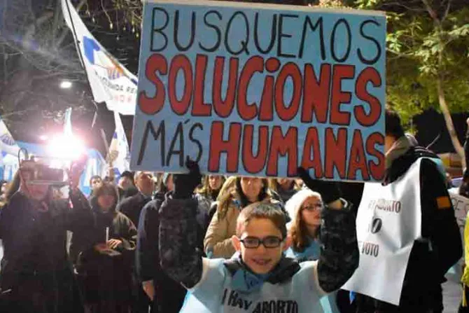 Repudian en Argentina anuncio de Fernández de presentar proyecto para legalizar aborto