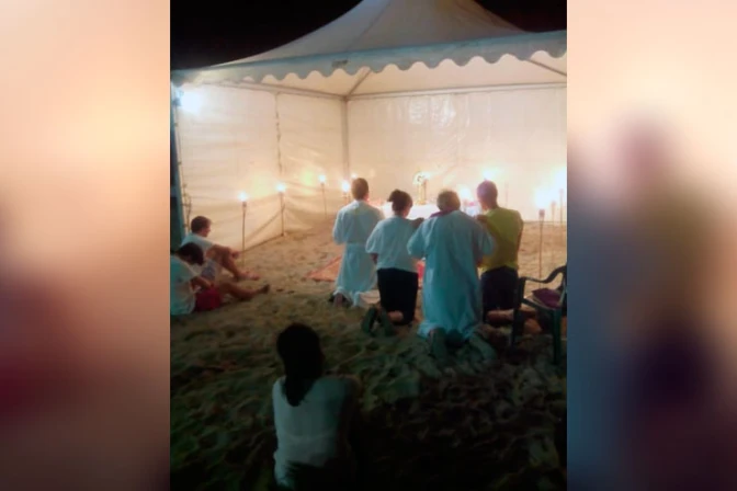 Jóvenes evangelizan en playas de España y Francia