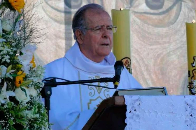 Padre de tres hijos queda viudo y ahora será ordenado sacerdote