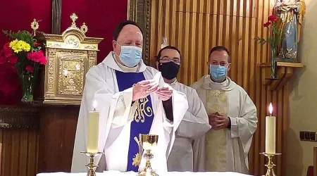 Arzobispo español se mantiene sedado e intubado en hospital a causa de COVID-19