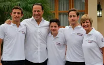 Juan Carlos Varela junto a su esposa y sus tres hijos. Foto: Facebook