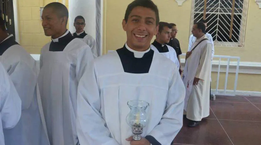 Juan Pablo Hernández, seminarista, durante una celebración en Venezuela. Foto: Juan Pablo Hernández.