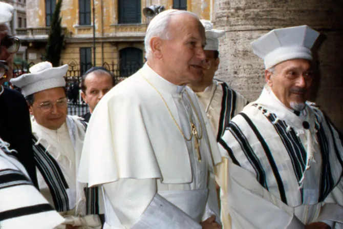 Papa Francisco expresa pésame a rabinos europeos por fallecimiento de Elio Toaff