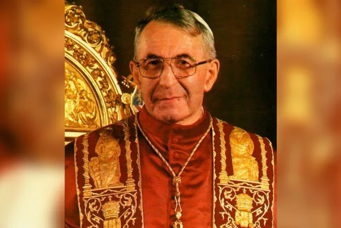 Cardenal Bertone afirma que en septiembre se puede dar un paso importante para beatificación de Juan Pablo I