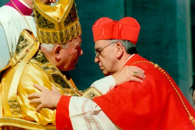 Hoy hace 14 años San Juan Pablo II creó Cardenal al ahora Papa Francisco