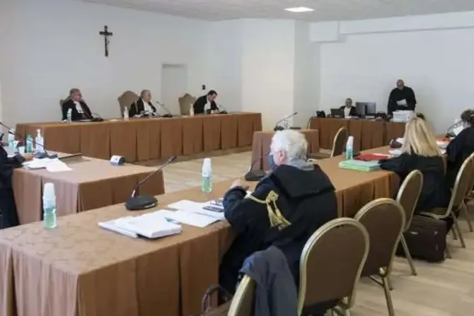Nuevo aplazamiento en el juicio contra el Cardenal Becciu