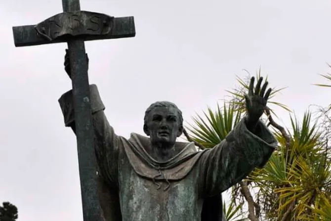 EEUU: Arzobispo critica violentas protestas y el derribo de estatua de San Junípero Serra 