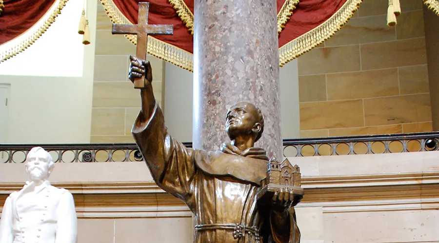Estatua de Junípero Serra en el Capitolio de Estados Unidos. Foto: Flickr Adam Fagen (CC-BY-NC-SA-2.0)