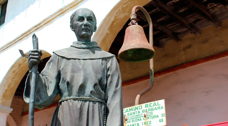 Estatua de Fray Junípero Serra en la antigua Misión Santa Bárbara, en Los Ángeles. Foto: Flickr Wally Gobetz (CC-BY-NC-ND-2.0)?w=200&h=150