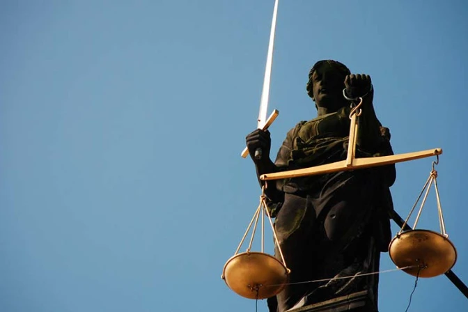 Archivan denuncia contra drag queen que se disfrazó de la Virgen María