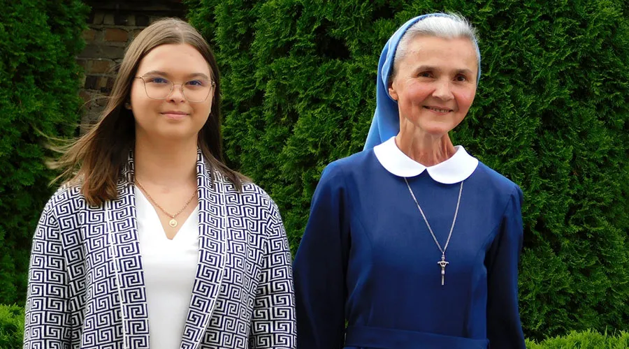 Karolina Gawrych y la Hermana Nulla, curadas por la intercesión de Cardenal Wyszyński y la Madre Czacka. Créditos: Family News.