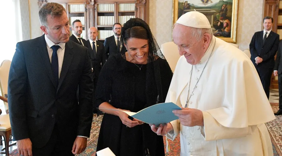 Audiencia entre el Papa Francisco y Katalin Novák. Crédito: Vatican Media